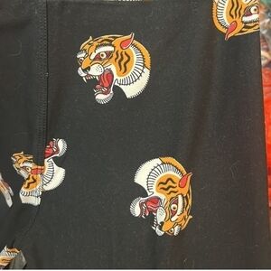 LuLaRoe Leggings Roaring Tigers Black Background Women's NWOT One Size *